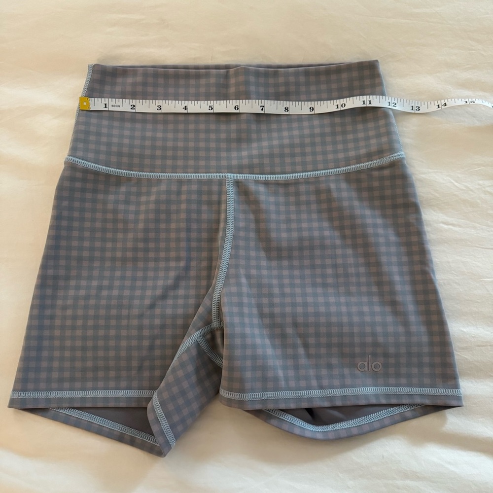 ALO Yoga Women's Blue Gray Check Bike Shorts - Picture 4 of 6